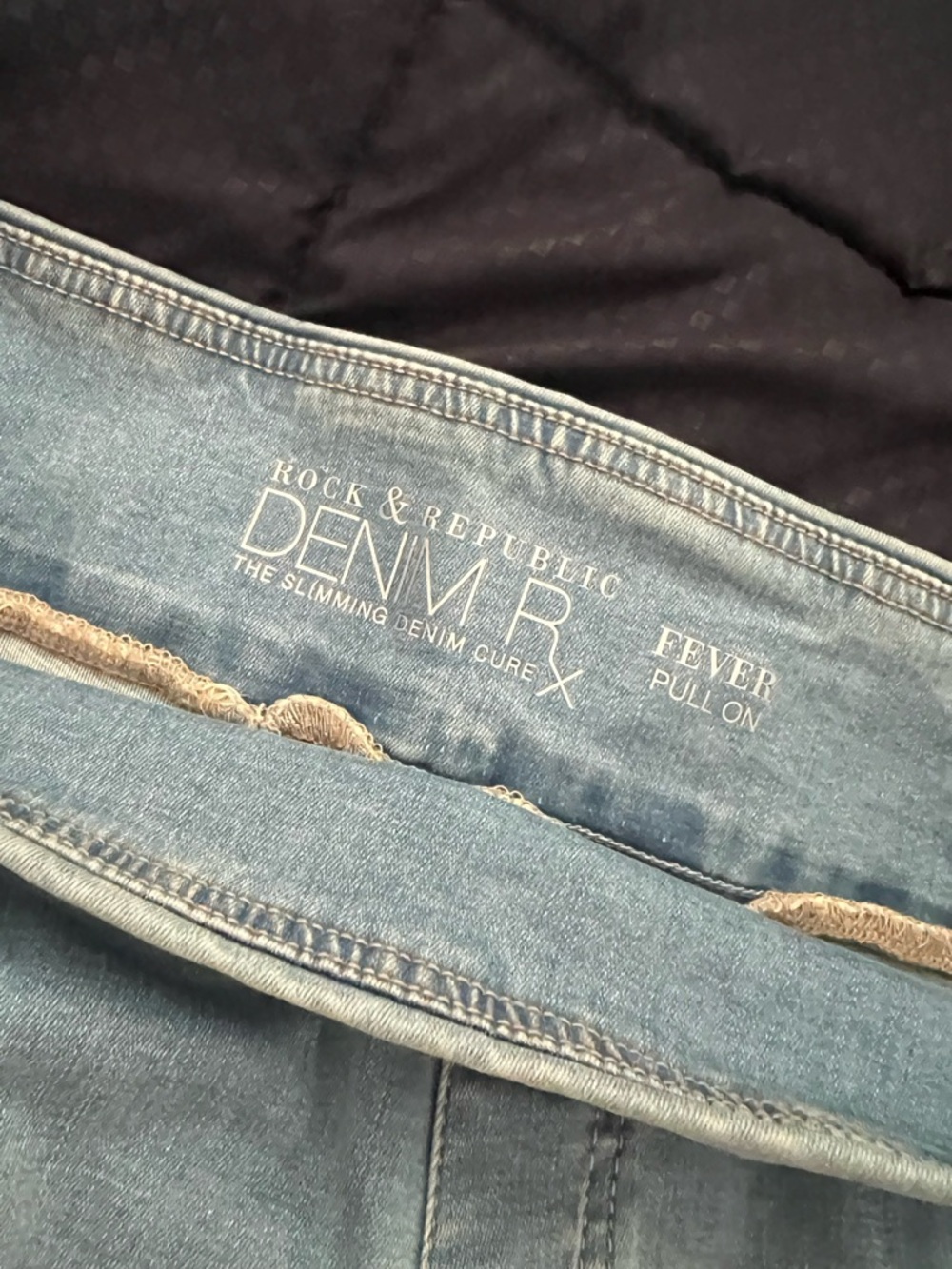 Rock & Republic Light Blue Denim Pull-On shorts